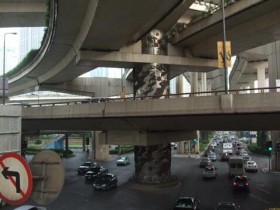 上海诡异龙形高架桥墩